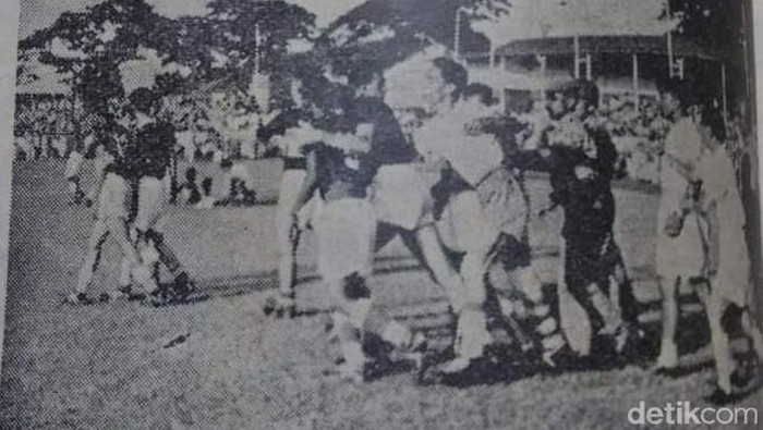 PSMS Medan vs Persija Jakarta.