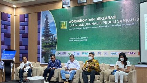 Yok Yok Ayok Daur Ulang (YYADU) turut memeriahkan acara deklarasi Jaringan Jurnalis Peduli Sampah (J2PS)