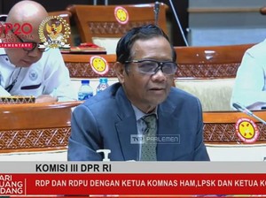 Anggota DPR Tunjukkan Diagram Kekaisaran Sambo, Mahfud: Bukan dari Saya
