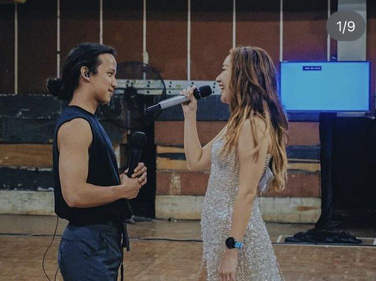 Ray Prasetya Pegang dan Cium Tangan, Lalu Kecup Pipi BCL