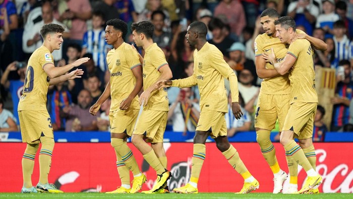 SAN SEBASTIAN, SPAIN - AUGUST 21: Robert Lewandowski of FC Barcelona celebrates after scoring their sides first goal during the LaLiga Santander match between Real Sociedad and FC Barcelona at Reale Arena on August 21, 2022 in San Sebastian, Spain. (Photo by Juan Manuel Serrano Arce/Getty Images)