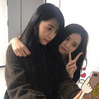 Jisoo BLACKPINK memiliki seorang abang dan kakak. Idol KPop kelahiran 1995 itu merupakan anak bungsu di keluarganya. Foto: Instagram