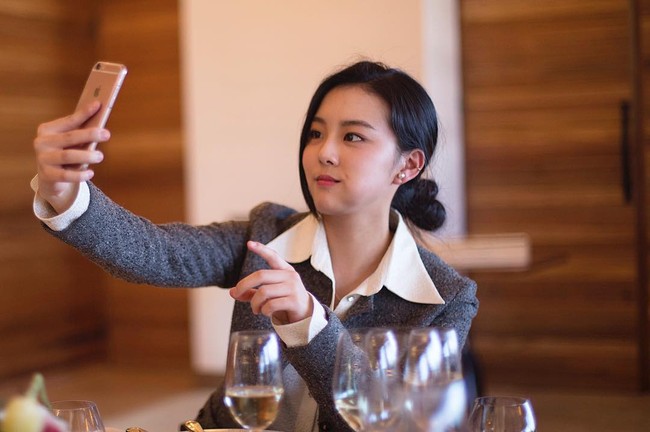 Alice lahir pada tahun 1993 membuatnya empat tahun lebih tua dari Rose BLACKPINK. Seperti sang adik, wanita cantik itu besar di Melbourne, Australia. Foto: dok. Instagram @baebaealice