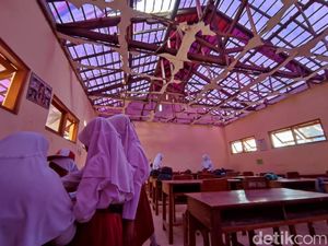 HUT ke-77 RI dan Robohnya Atap Sekolah Kami