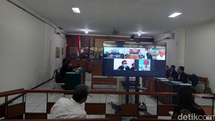 Sidang perdana kasus OTT eks Walkot Jogja Haryadi Suyuti beragenda pembacaan dakwaan dengan terdakwa Oon Nusihono digelar hybrid di Pengadilan Negeri Jogja, Senin (22/8/2022).