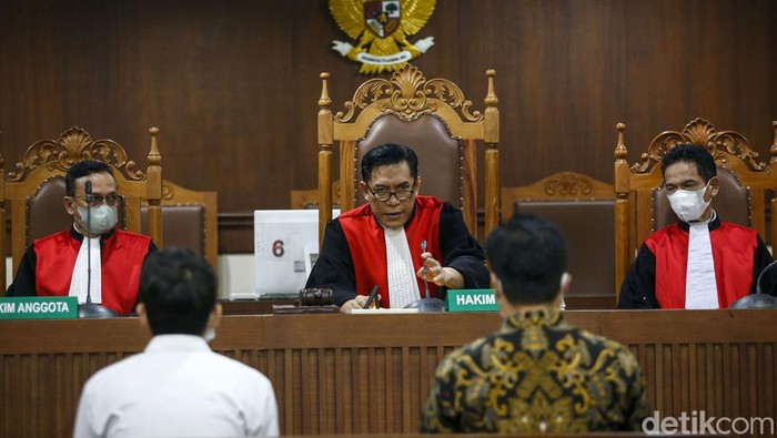 CEO Jouska, Aakar Abyasa Fidzuno hari ini akan menghadapi sidang vonis terkait kasusnya. Sidang akan digelar di Pengadilan Tindak Pidana Korupsi (Tipikor), Jakarta Pusat.