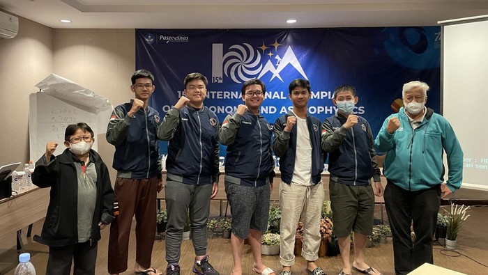 Siswa Indonesia Pada Ajang Kompetisi IOAA 2022
