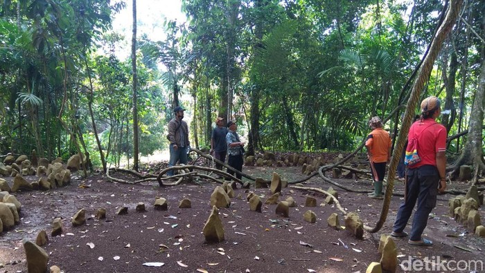 Situs Batu Melingkar di Tasikmalaya.