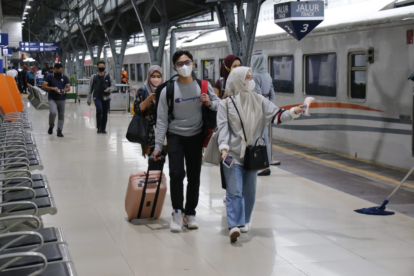 Suasana stasiun kereta api kawasan Jakarta (Dok PT KAI)