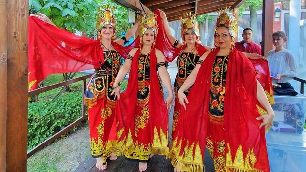 tarian gandrung di moskow