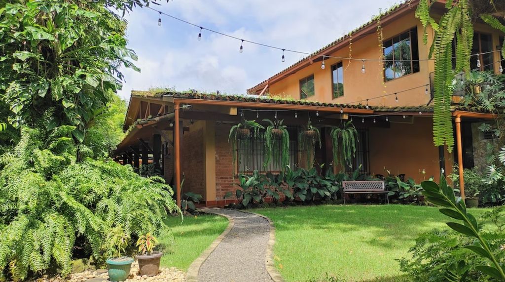 Contoh teras rumah minimalis.