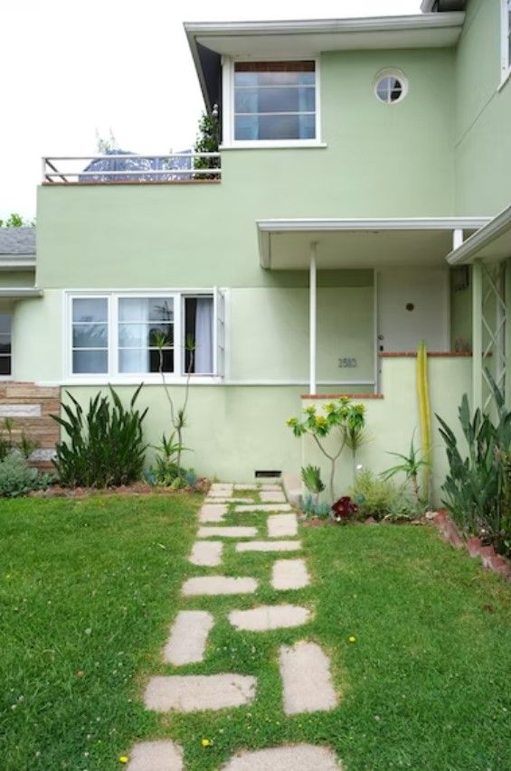 Contoh teras rumah minimalis.