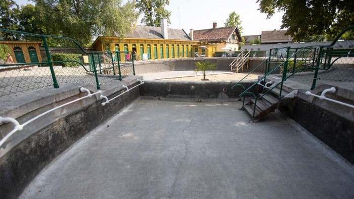 Deckchairs are pictured in the the emptied, sand-filled former women's pool in the Bad Fischau thermal baths, 50 km south of Vienna, in Bad Fischau, Lower Austria, on August 18, 2022. - The famous Belle Epoque Bad Fischau thermal bath had to close some pools as some of the springs that supply them have dried up due to the drought amid climate change. One of the pools has been turned into a sandbox. (Photo by Alex HALADA / AFP) (Photo by ALEX HALADA/AFP via Getty Images)