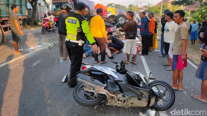 TKP kecelakaan yang menewaskan pasutri di Ngawi