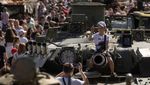 Ukraina Pamer Kendaraan Tempur Rusia yang Dihancurkan
