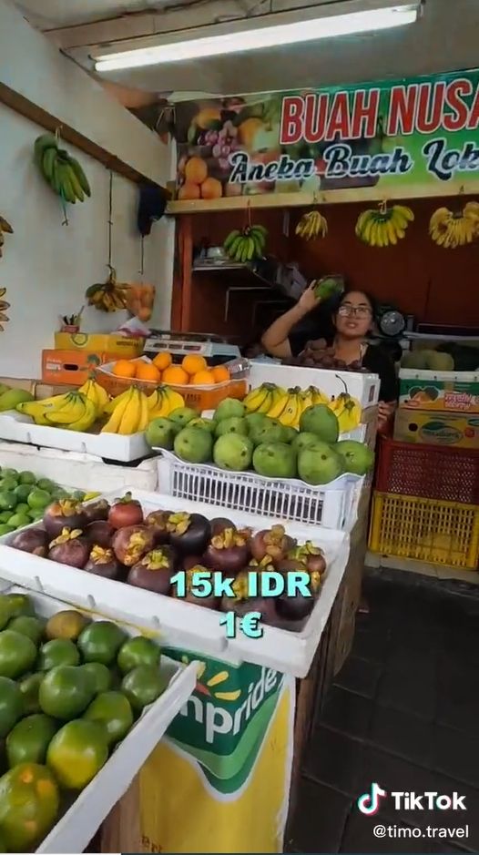 Video bule membeli satu buah mangga di salah satu kios buah di Bali viral di media sosial. Pasalnya satu buah mangga itu dipatok dengan harga Rp 15.000.