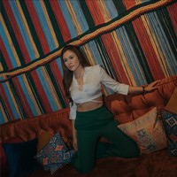 “Nearly everyday. Ya paling 2 kali dalam seminggu enggak. Makanan asupan aku jaga dan terus positif, jelasnya. Foto: Instagram/@wulanguritno