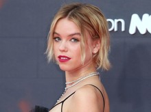 Supergirl Versi Targaryen Muda