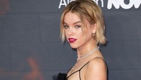 Penampilan Milly Alcock di episode 1 House of the Dragon amat gemilang. Dia bahkan kebagian adegan menunggang naga! (Foto: Getty Images/Jeff Spicer)
