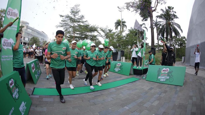 500 Orang Ikuti Fun Run 6,2 K di Senayan Park Milo gelar Fun Run 6,2 K di Senayan Park, Jakarta. Lomba ini diiikuti lebih dari 500 peserta dari 20 komunitas.