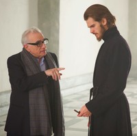 Silence merupakan film garapan sutradara legendaris Martin Scorsese dan berhasil mengantongi sebuah nominasi Oscar di Academy Awards 2017 untuk kategori Best Achievement in Cinematography. Sejumlah aktor ternama yang menjadi lawan main Andrew Garfield di antaranya Adam Driver dan Liam Neeson. (Foto: Dok. SharpSword Films)