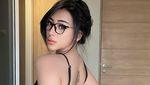 Si Seksi Angela Lorenza yang Konsisten Gombal