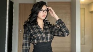 Si Seksi Angela Lorenza yang Konsisten Gombal