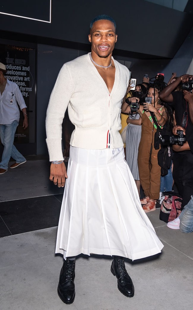 Pebasket Russell Westbrook hadir di fashion show Thom Browne Spring 2022 saat perhelatan New York Fashion Week, 11 September 2022 di New York City. Foto: GC Images/Gilbert Carrasquillo