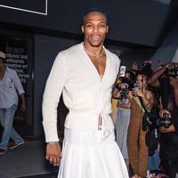 Pebasket Russell Westbrook hadir di fashion show Thom Browne Spring 2022 saat perhelatan New York Fashion Week, 11 September 2022 di New York City. Foto: GC Images/Gilbert Carrasquillo