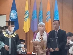 Sedu Sedan Ayahanda Gantikan Brigadir Yosua Wisuda