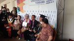 Potret Ayah Ambil Ijazah Kelulusan Brigadir J, Bikin Haru