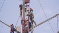 Selain itu, SUTET 275 kV Lahat (Lumut Balai) - Gumawang dan SUTET 275 kV Phi Incomer Muara Enim juga tengah dipacu. Pembangunan dilakukan secara paralel dan simultan di mana konstruksi dan pengadaan tanah terus berlangsung melalui pendampingan dan dukungan dari seluruh stakeholder terkait. Percepatan itu dilakukan salah satunya dengan pembahasan percepatan proses persetujuan pengggunaan lahan PTPN VII Unit Beringin untuk pembangunan SUTET 275 kV Phi Incomer Muara Enim 1 dan 2 sebagai jalur transmisi pendukung backfeeding dan evakuasi daya dari PLTU Sumsel 8. 