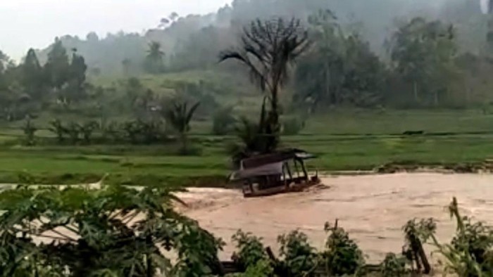 Banjir bandang kembali menerjang Desa Ralleanak Utara, Kecamatan Aralle, Kabupaten Mamasa, Sulawesi Barat (Sulbar).