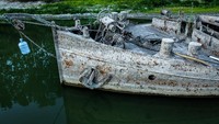 Kapal ini tenggelam selama Perang Dunia Kedua dan muncul kembali karena kekeringan terburuk sejak tahun tujuh puluhan yang mempengaruhi debit air sungai Po dan seluruh lembah Po.
