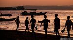 Merekam Indahnya Sunset di Pasir Panjang Kupang, NTT