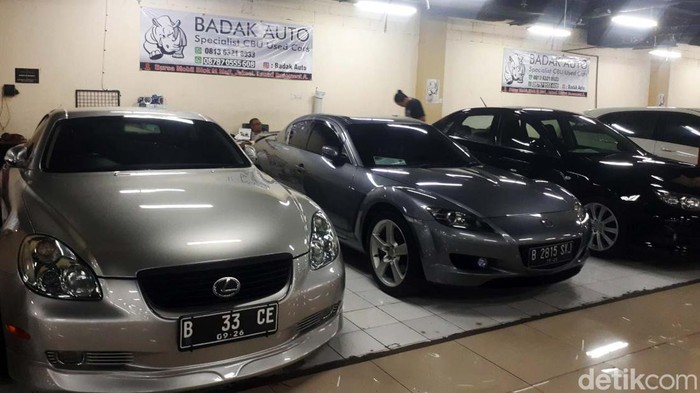 Bukti Jual Beli Mobil Bekas Menggeliat Lagi Mal Blok M yang sepi sempat menjadi perbincangan. Namun, siapa sangka di mal ini ada area bursa mobil bekas yang masih sering kedatangan pengunjung.