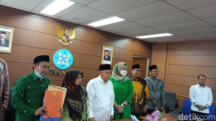 Cerita Perjalanan Hidup KH Asep Saifuddin Chalim