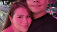 Chen Giovani merupakan kekasih dari Fritz Hutapea yang baru saja dilamar di Bali. Wanita ini tampaknya telah lama berpacaran dengan anak Hotman Paris itu. Foto: Instagram @chengiovanis