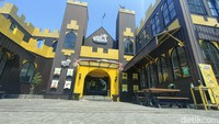 Bangunan kasl megah Galeri Chocodot terlihat di tengah Kota Garut, biasanya pengunjung ramai akhir pekan menjelang malam seiring arus balik wisatawan dan momen-momen liburan.