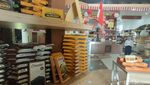 Potret Toko Cokelat Khas Garut yang Dulu Ramai, tapi Kini Sepi
