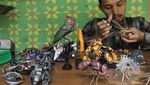 Cuan Nih, Pria di Bogor Sulap Bahan Bekas Jadi Mainan Robot Hewan