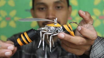 Cuan Nih, Pria di Bogor Sulap Bahan Bekas Jadi Mainan Robot Hewan