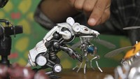 Karakter tikus ini tak terlalu besar sekitar satu genggaman tangan orang dewasa. Yusuf mengatakan ia mulai membuat robot pada tahun 2014.   