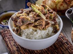 Fakta Doonburi, Hidangan Nasi Topping Lauk Khas Jepang Sejak Abad 19