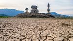 Dulu Pagoda di China Ini Ada di Tengah Danau, Kini Dikepung Kekeringan