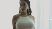 Esha Gupta memang dikenal sebagai salah satu aktris India yang dikenal seksi. Dok. Instagram