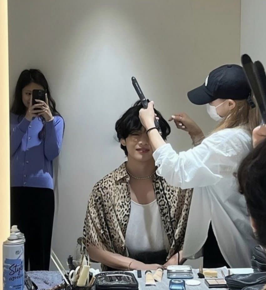 Foto Jennie BLACKPINK dan V BTS yang viral