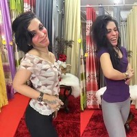 Kak Jill juga kerap berinteraksi dengan pengikutnya melalui siaran langsung di TikTok. Dia siaran langsung untuk promosi gorden. Kak Jill siaran langsung 5 jam tanpa henti. Istirahatnya lari-lari makan dan minum. Kak Jill kan memang ada toko offline, penjualannya tidak sama dengan online. Online lebih menguntungkan, Kak Jill belum terlalu banyak, saya dipercaya ratusan pcs (gorden) keluar. Usaha saya hanya gorden saja. Ini bisnis keluarga saya, ungkap Kak Jill. Foto: Dok. TikTok @jill_shine2.