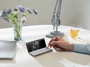 Asyiknya Multitasking di Samsung Galaxy Z Fold4 5G, Serasa Pakai PC!