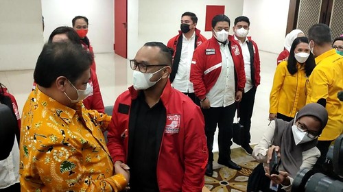 Ketum PSI Giring Ganesha menggelar pertemuan dengan Ketum Golkar Airlangga Hartarto di Kantor DPP Partai Golkar, Jakarta Barat. Pertemuan ini silaturahmi politik PSI dan Partai Golkar.